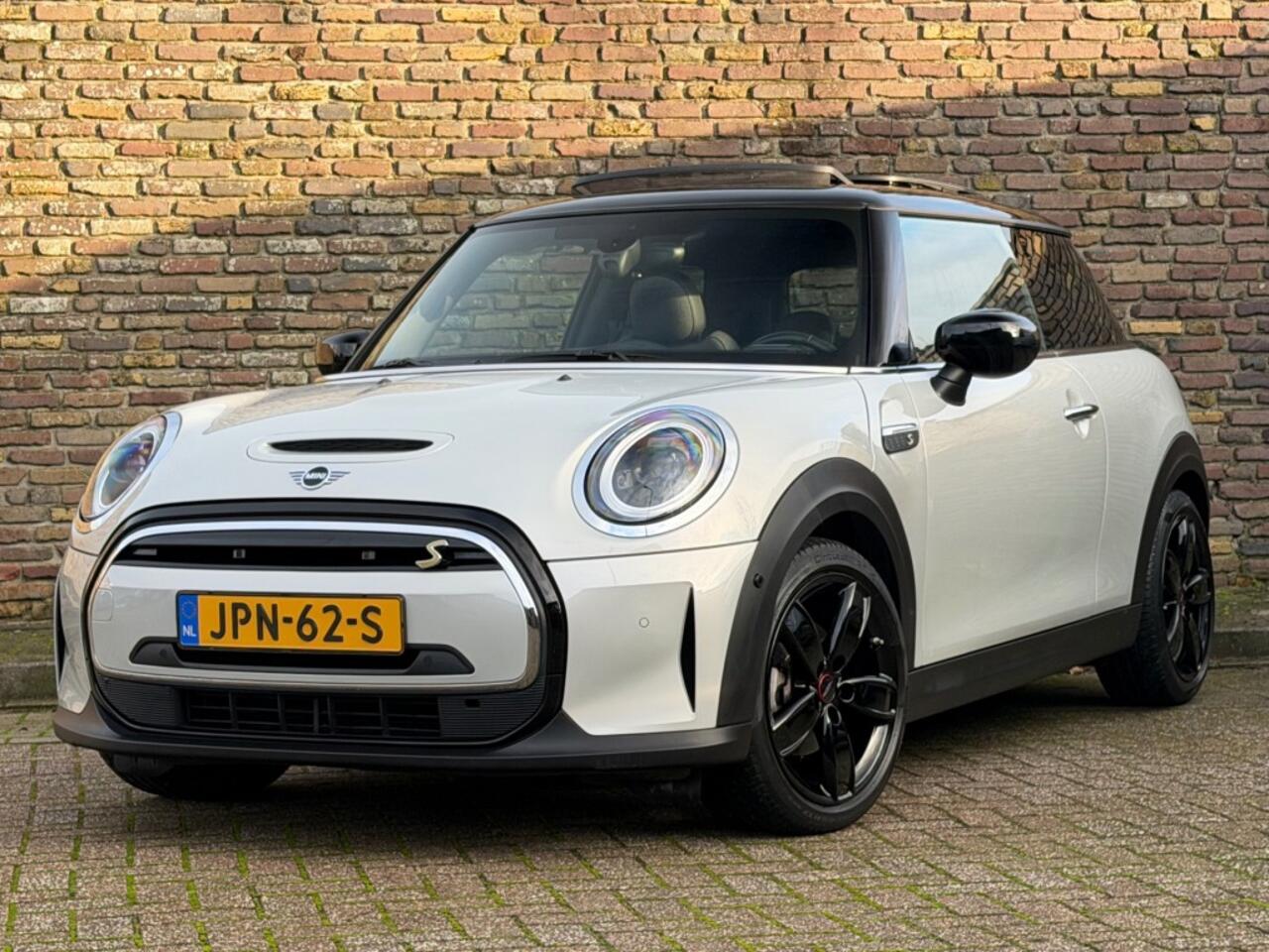 Mini COOPER S YOURS 33 KWH Panodak Carplay DAB+ Stoelverwarming
