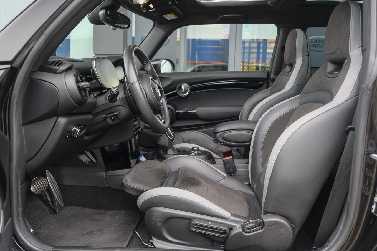 Mini COOPER S Mini 2.0 John Cooper Works JCW Panoramadak Black edition Schaalstoelen NLauto BOMVOL!!