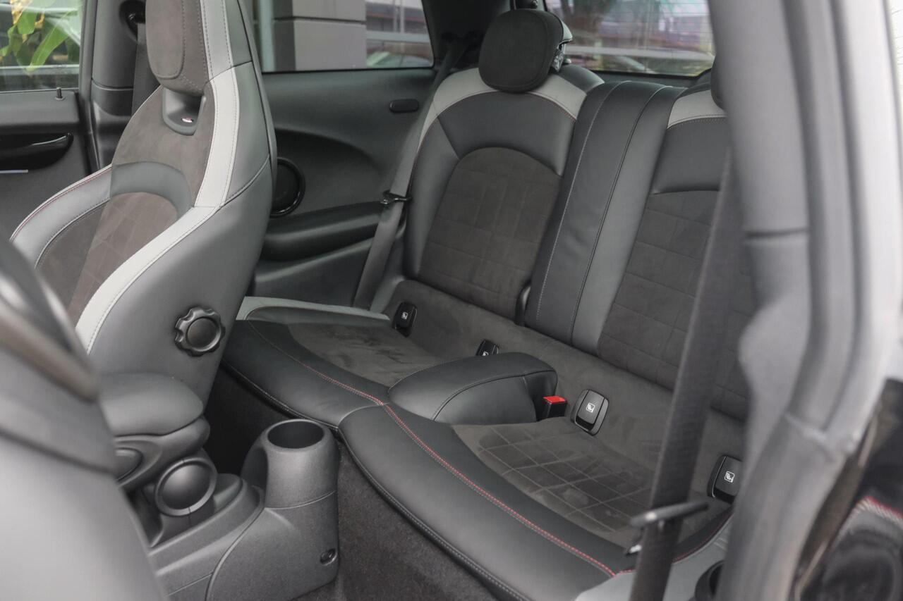 Mini COOPER S Mini 2.0 John Cooper Works JCW Panoramadak Black edition Schaalstoelen NLauto BOMVOL!!