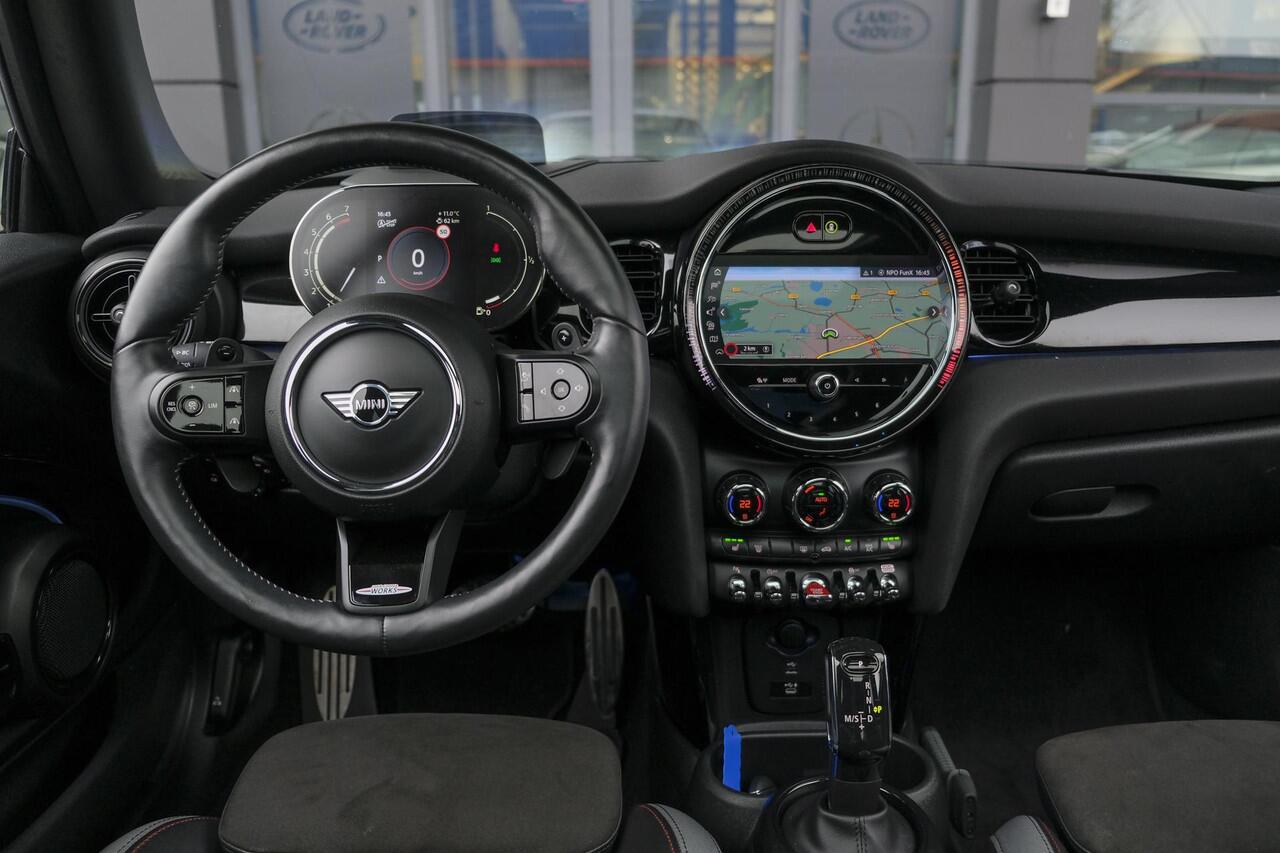 Mini COOPER S Mini 2.0 John Cooper Works JCW Panoramadak Black edition Schaalstoelen NLauto BOMVOL!!