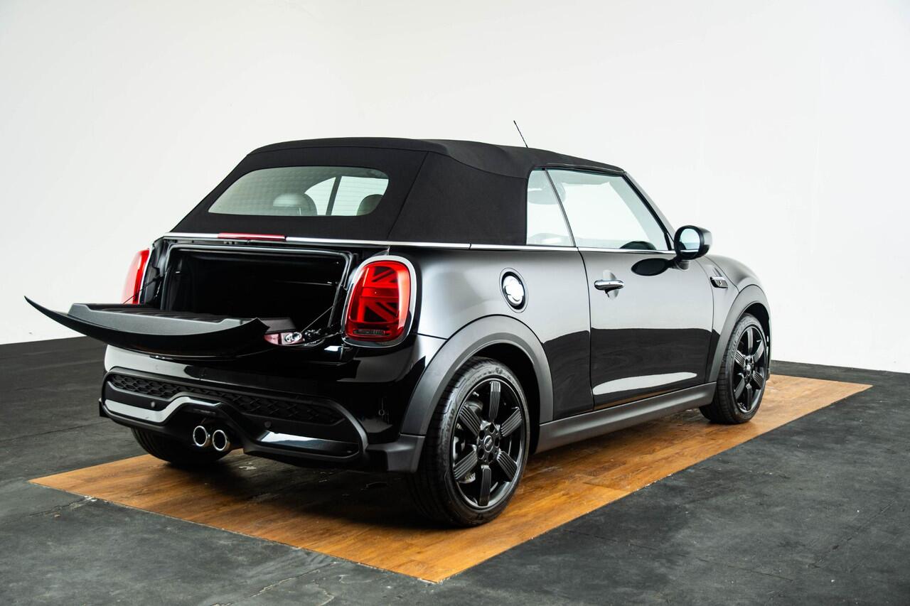 Mini COOPER S Mini Cabrio 2.0 Rockingham GT Edition Binnenlichtpakket - Elektrisch verwarmbare voorstoelen - Adaptive onderstel - Cruise Control - Stuurwielverwarming - Driving Assistant - Comfort Access -