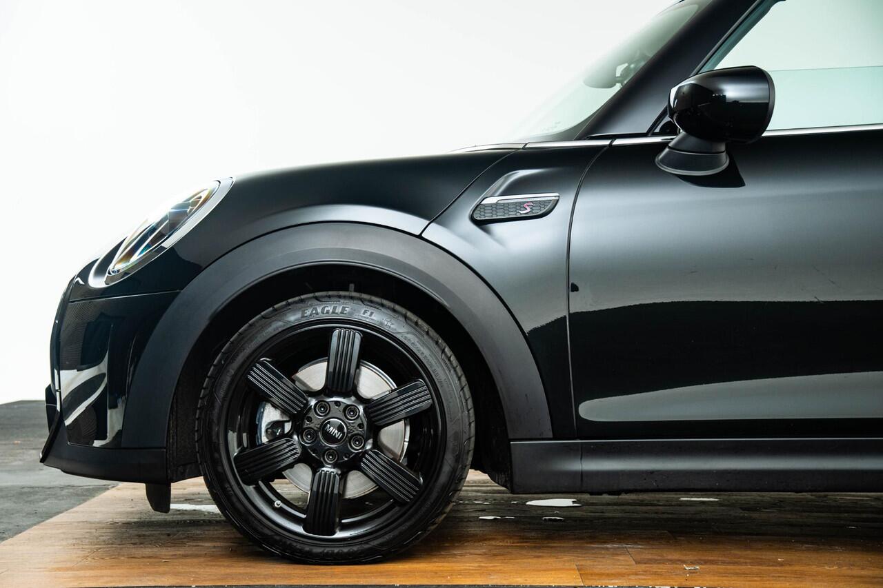 Mini COOPER S Mini Cabrio 2.0 Rockingham GT Edition Binnenlichtpakket - Elektrisch verwarmbare voorstoelen - Adaptive onderstel - Cruise Control - Stuurwielverwarming - Driving Assistant - Comfort Access -