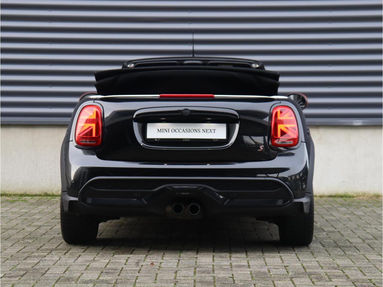 Mini COOPER S Cabrio Yours + Sportstoelen + Apple Carplay + Verwarmbare Voorstoelen + LED + Comfort Access + PDC + 17'' LMV