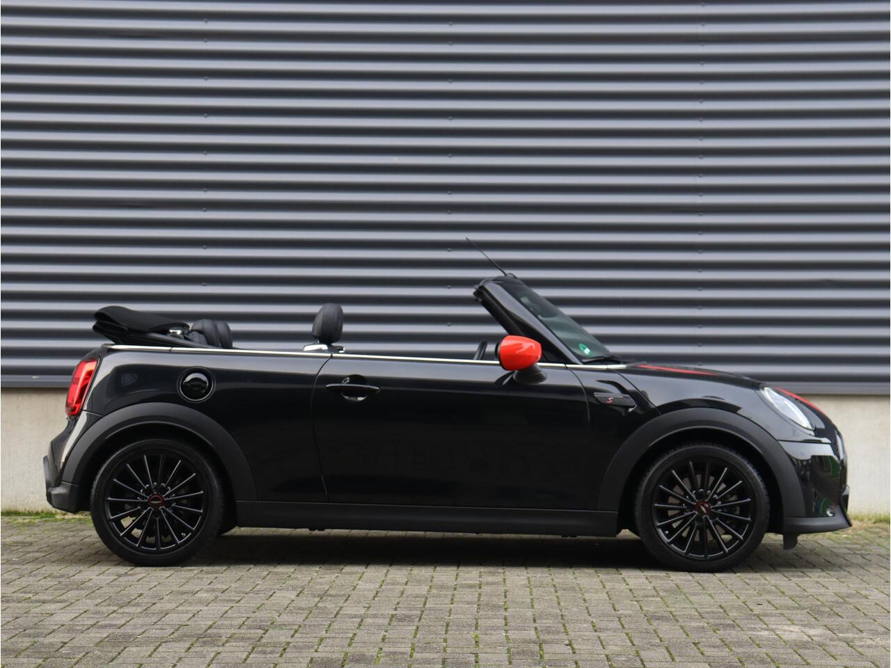 Mini COOPER S Cabrio Yours + Sportstoelen + Apple Carplay + Verwarmbare Voorstoelen + LED + Comfort Access + PDC + 17'' LMV