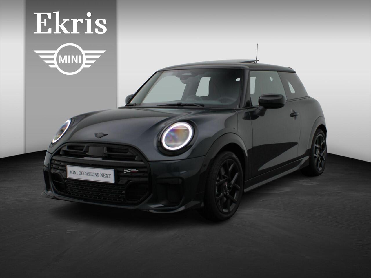Mini COOPER S 3-deurs John Cooper Works Uitvoering + Pakket M + Stuurwielrand Verwarmd + Panoramadak + Head Up Display + 17''