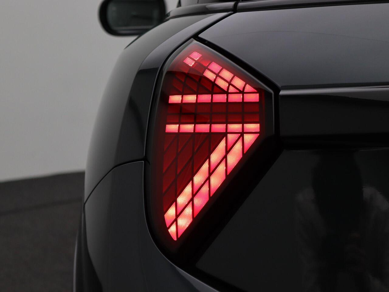 Mini COOPER S 3-deurs John Cooper Works Uitvoering + Pakket M + Stuurwielrand Verwarmd + Panoramadak + Head Up Display + 17''