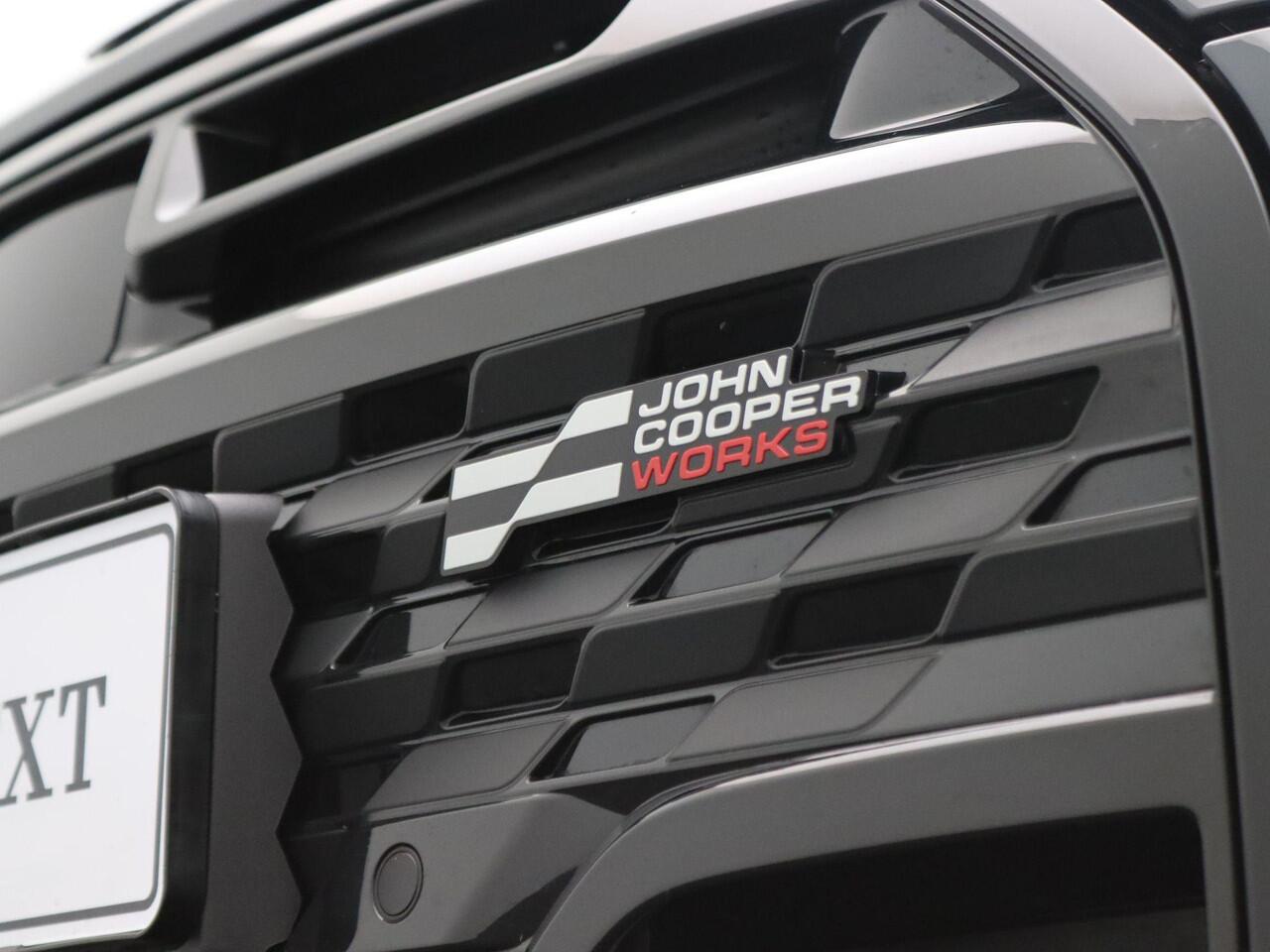 Mini COOPER S 3-deurs John Cooper Works Uitvoering + Pakket M + Stuurwielrand Verwarmd + Panoramadak + Head Up Display + 17''