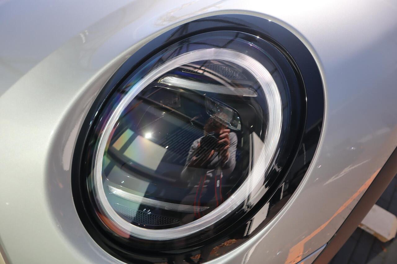 Mini COOPER S 5-deurs | Favoured Trim + Pakket M / Panoramadak /MINI Head-Up Display