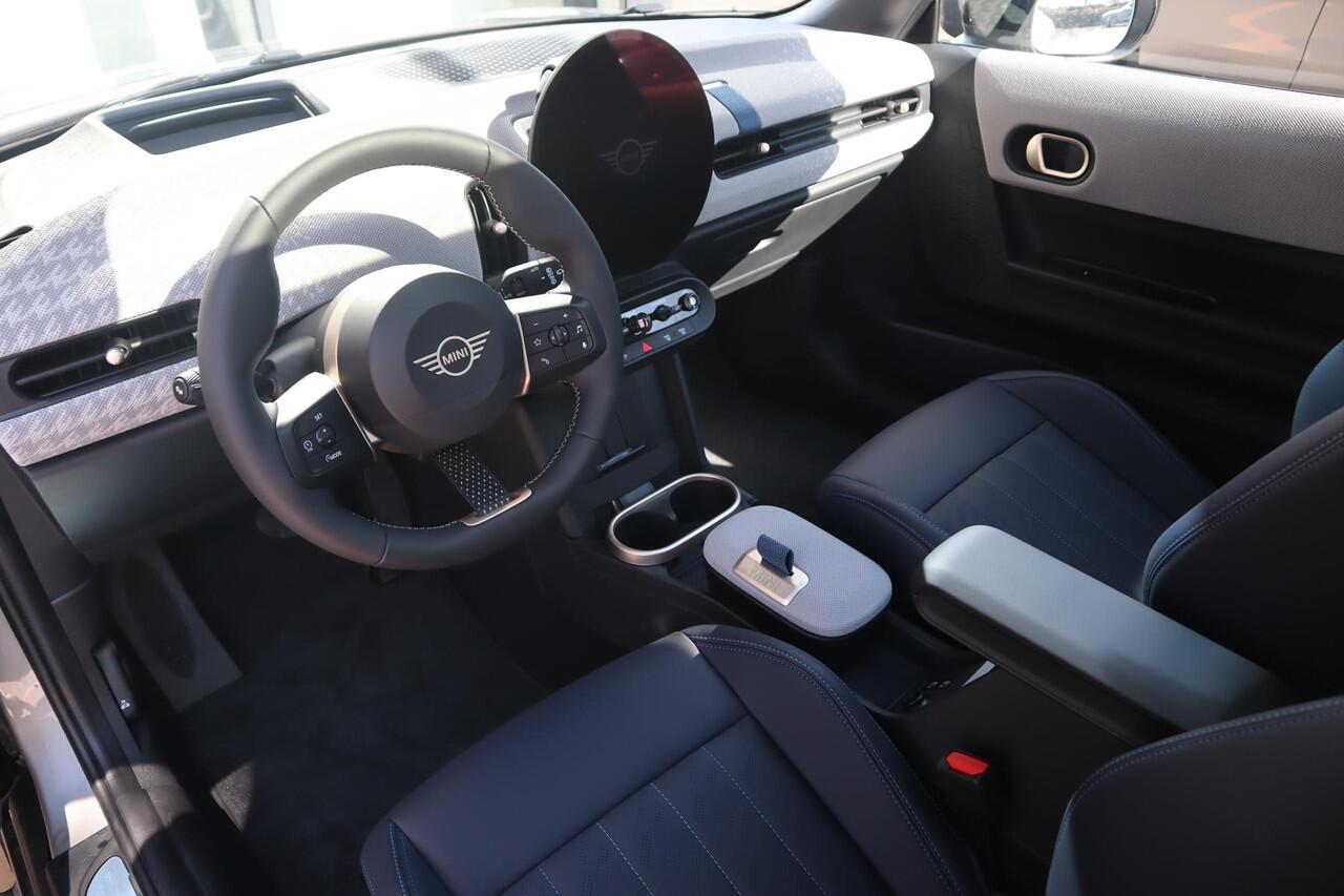 Mini COOPER S 5-deurs | Favoured Trim + Pakket M / Panoramadak /MINI Head-Up Display