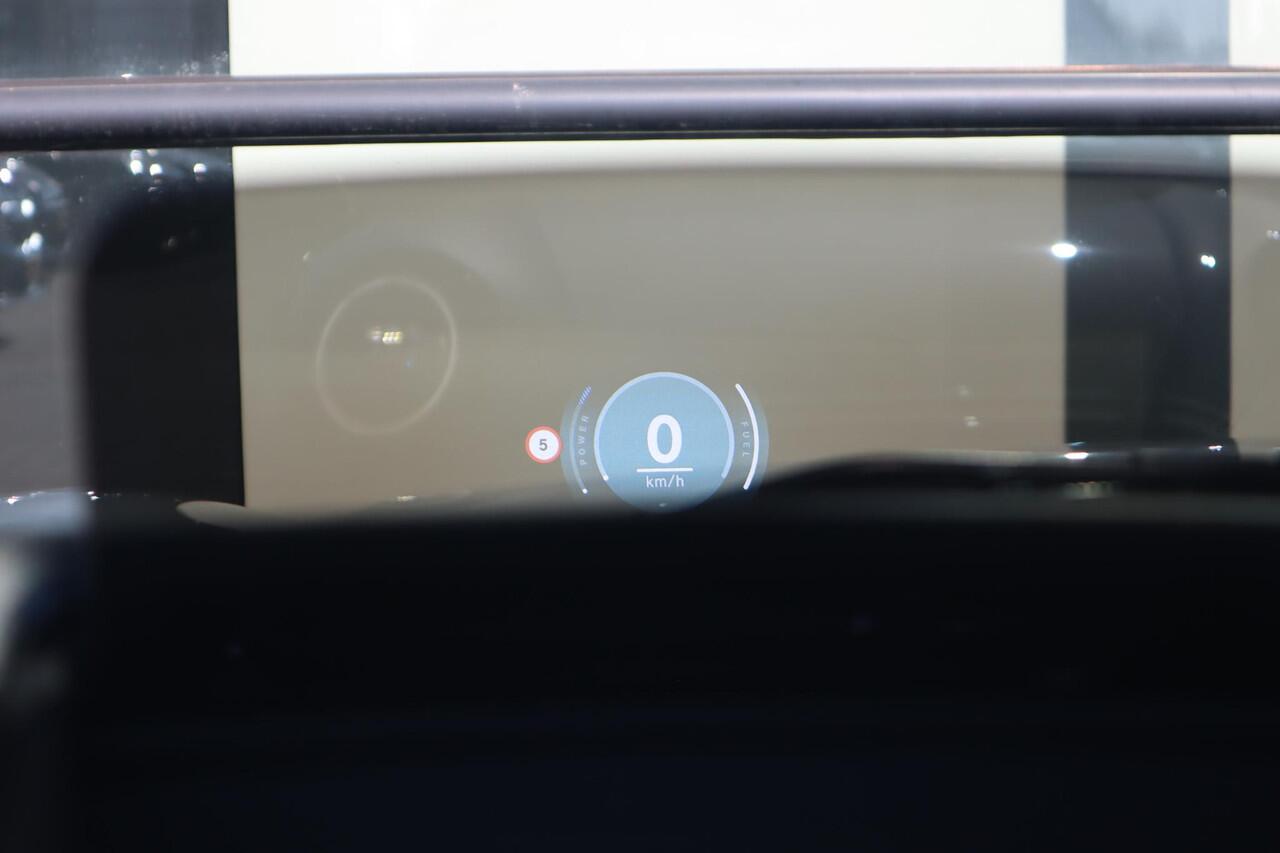 Mini COOPER S 5-deurs | Favoured Trim + Pakket M / Panoramadak /MINI Head-Up Display