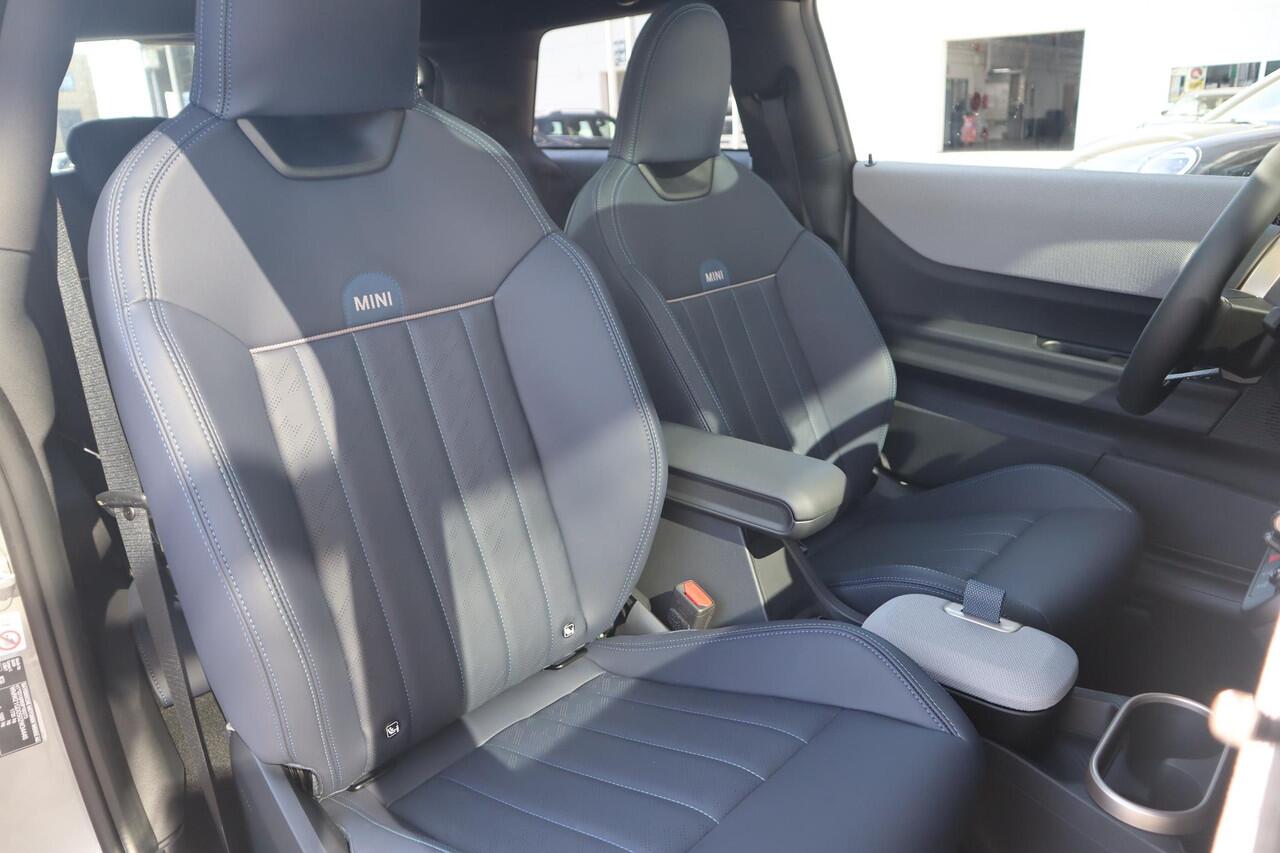 Mini COOPER S 5-deurs | Favoured Trim + Pakket M / Panoramadak /MINI Head-Up Display