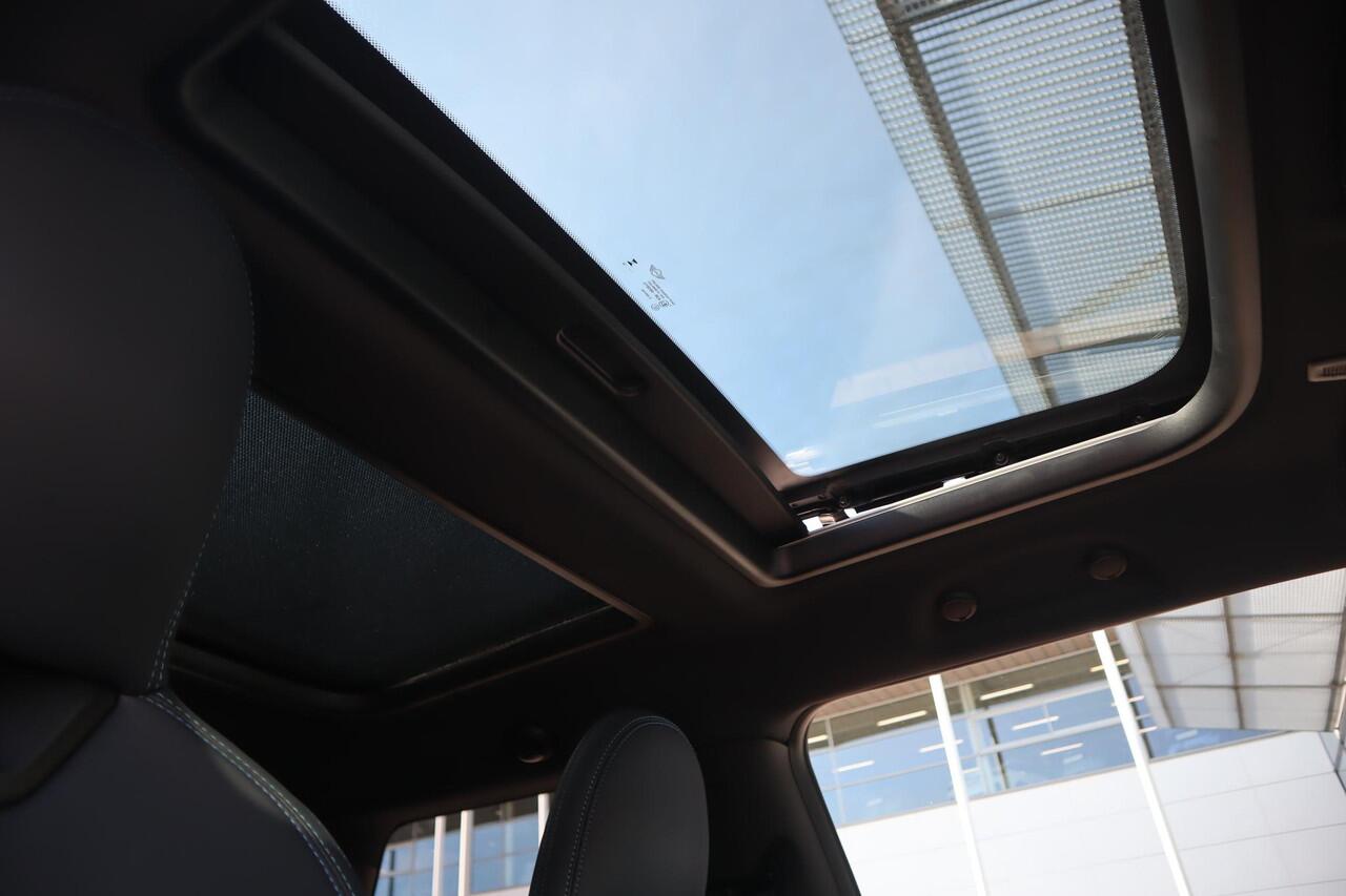 Mini COOPER S 5-deurs | Favoured Trim + Pakket M / Panoramadak /MINI Head-Up Display