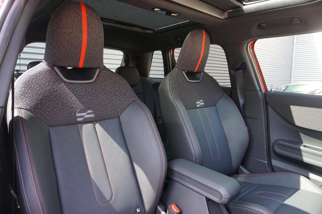 Mini COOPER S 5-deurs John Cooper Works Uitvoering | Pakket XL | Glazen panoramadak | Driving Assistant Plus | HIFI System Harman Kardon | MINI Head-Up Display