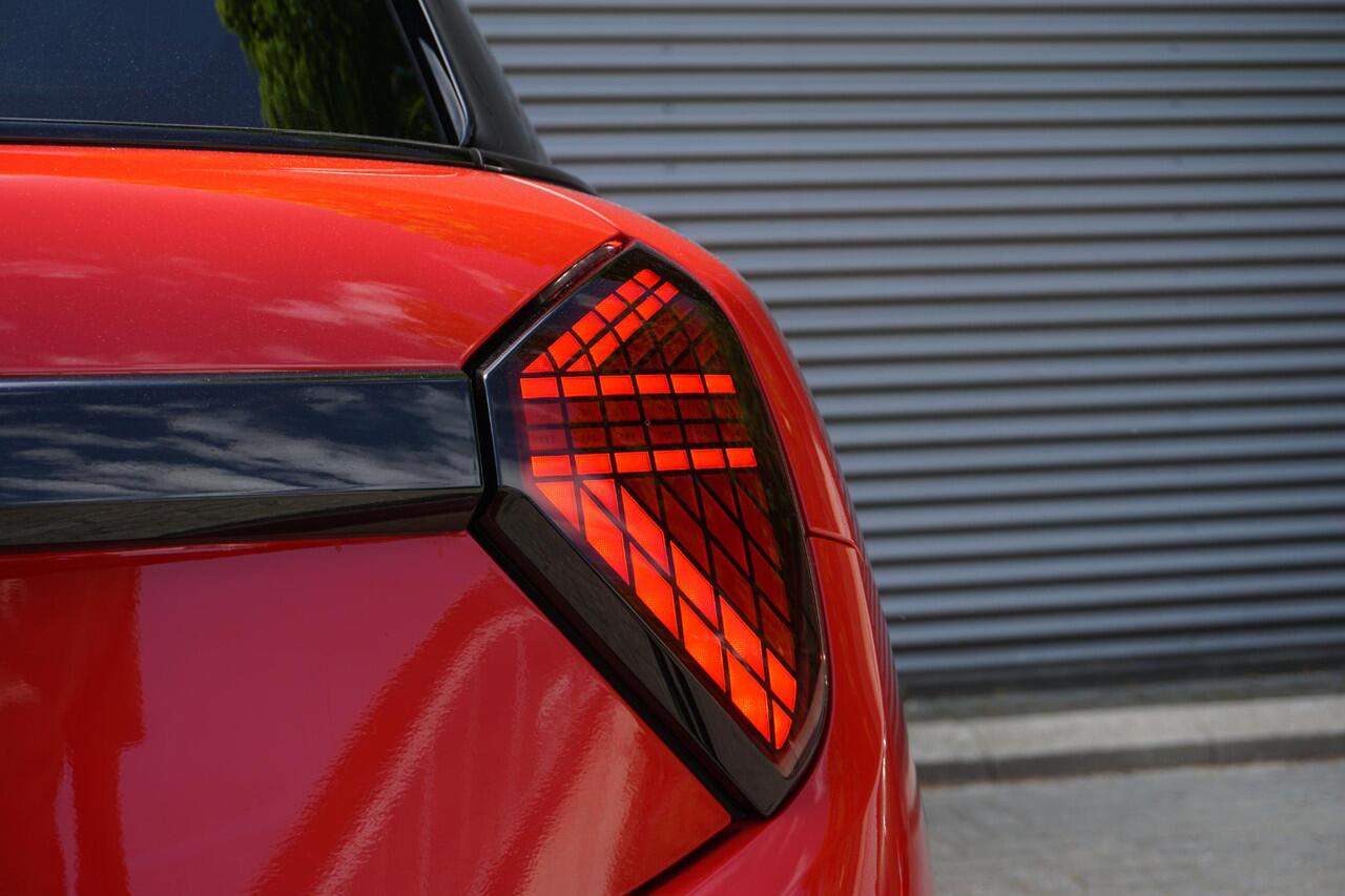 Mini COOPER S 5-deurs John Cooper Works Uitvoering | Pakket XL | Glazen panoramadak | Driving Assistant Plus | HIFI System Harman Kardon | MINI Head-Up Display