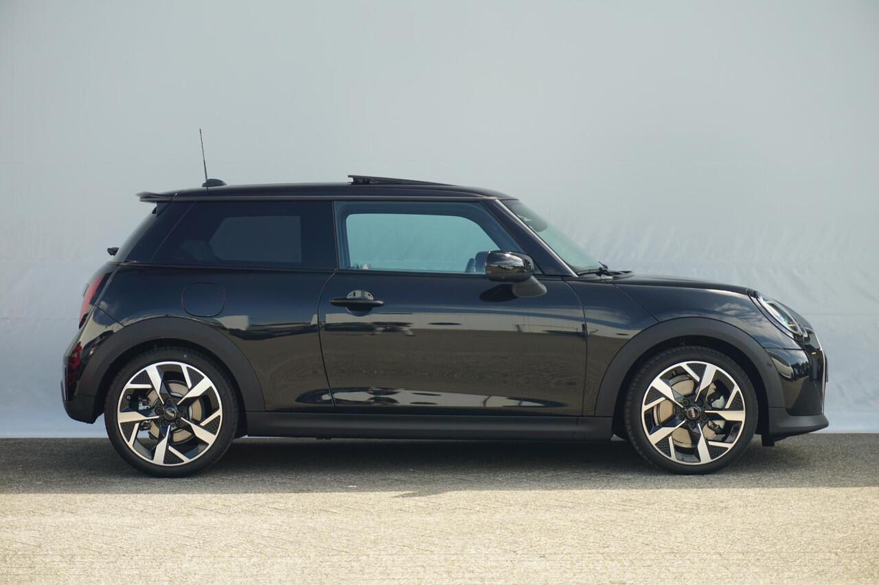 Mini COOPER S Mini / Favoured Uitvoering / Pakket XL / 18'' LM Velgen