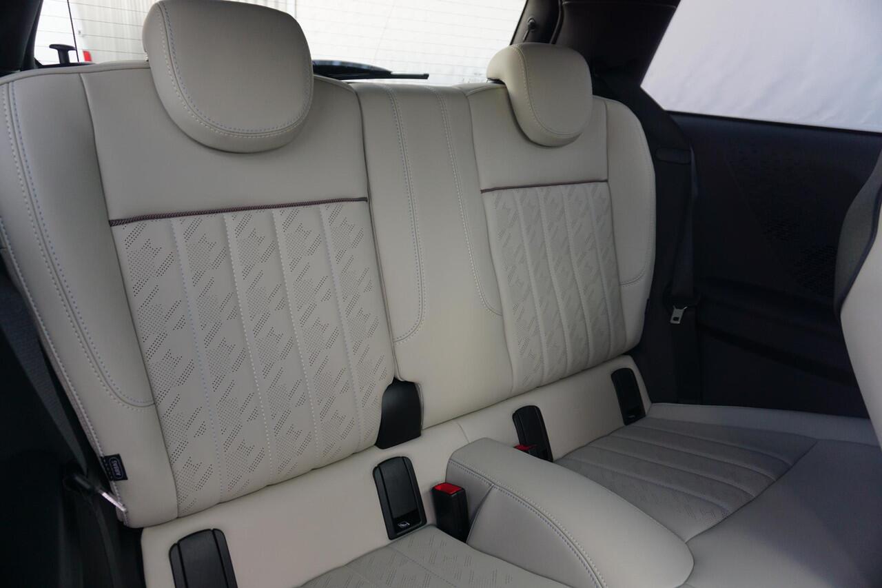 Mini COOPER S Mini / Favoured Uitvoering / Pakket XL / 18'' LM Velgen