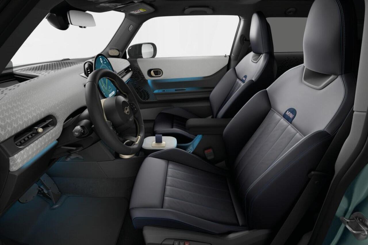 Mini COOPER S 3-deurs Favoured XL | 18" LM Night Flash Spoke 2-tone | Glazen Panoramadak | Extra getint glas in achterportierruiten en achterruit | Opruimingsvoordeel