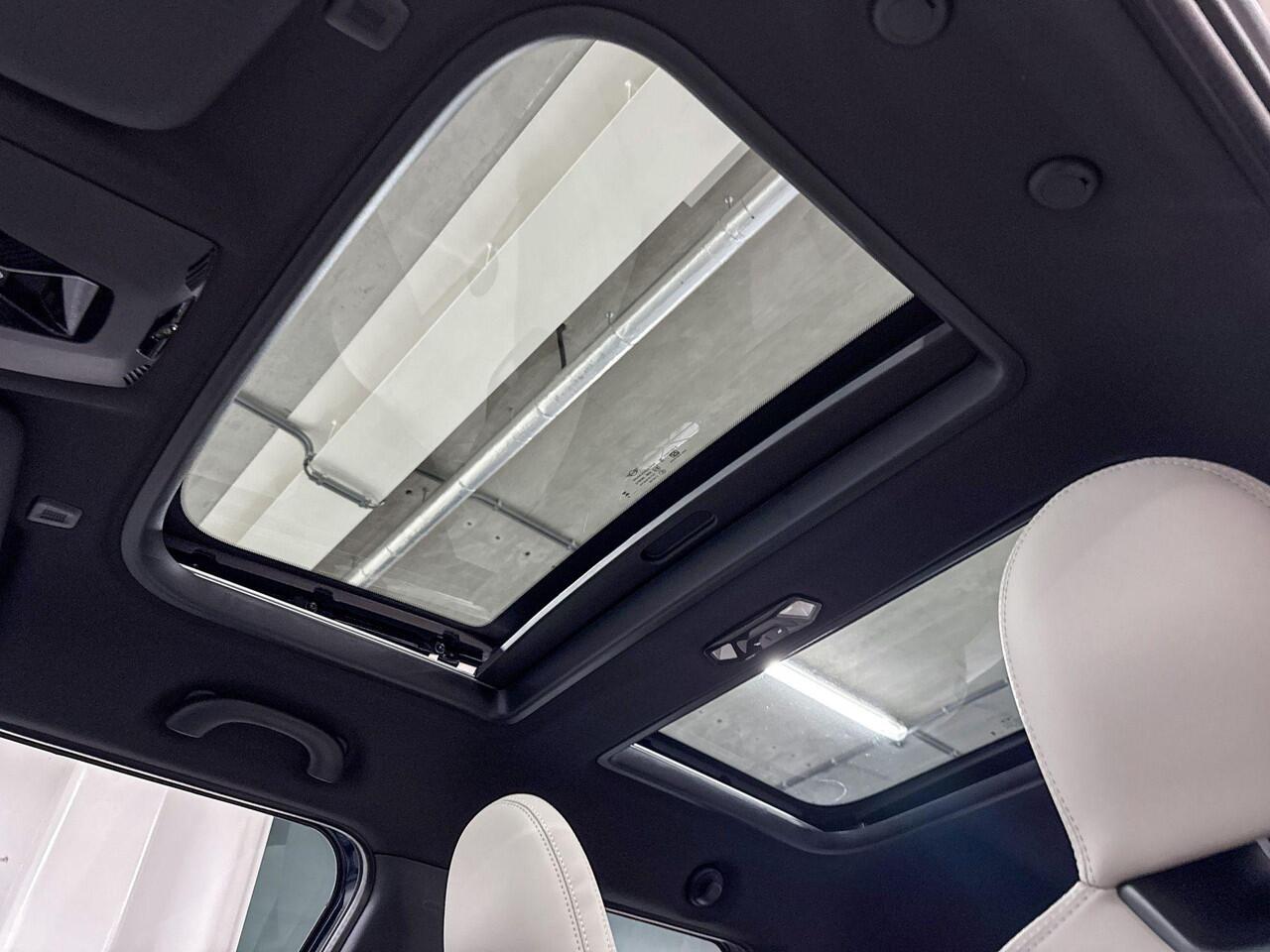 Mini COOPER S 5-Deurs 2.0 Favoured XL | Panoramadak | Head-Up Display | Stoelverwarming