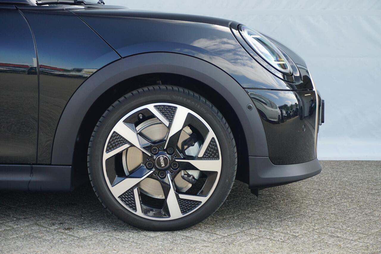 Mini COOPER S 3-deurs | Favoured Uitvoering | Pakket XL | Harman Kardon | Driving Assistant Professional | Head-Up Display | Stoel & Stuurverwarming | Panoramadak