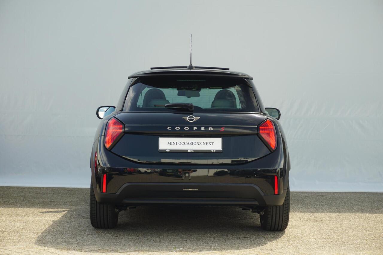 Mini COOPER S 3-deurs | Favoured Uitvoering | Pakket XL | Harman Kardon | Driving Assistant Professional | Head-Up Display | Stoel & Stuurverwarming | Panoramadak