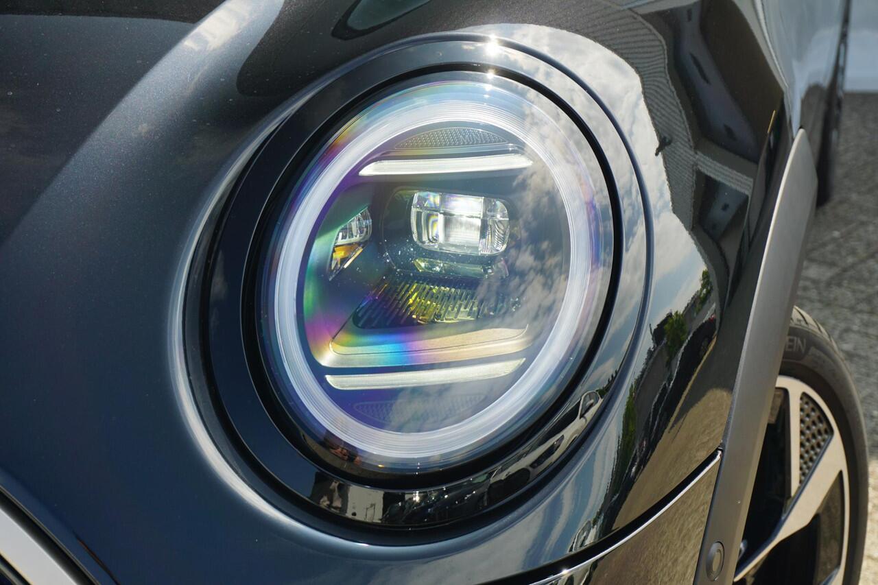 Mini COOPER S 3-deurs | Favoured Uitvoering | Pakket XL | Harman Kardon | Driving Assistant Professional | Head-Up Display | Stoel & Stuurverwarming | Panoramadak