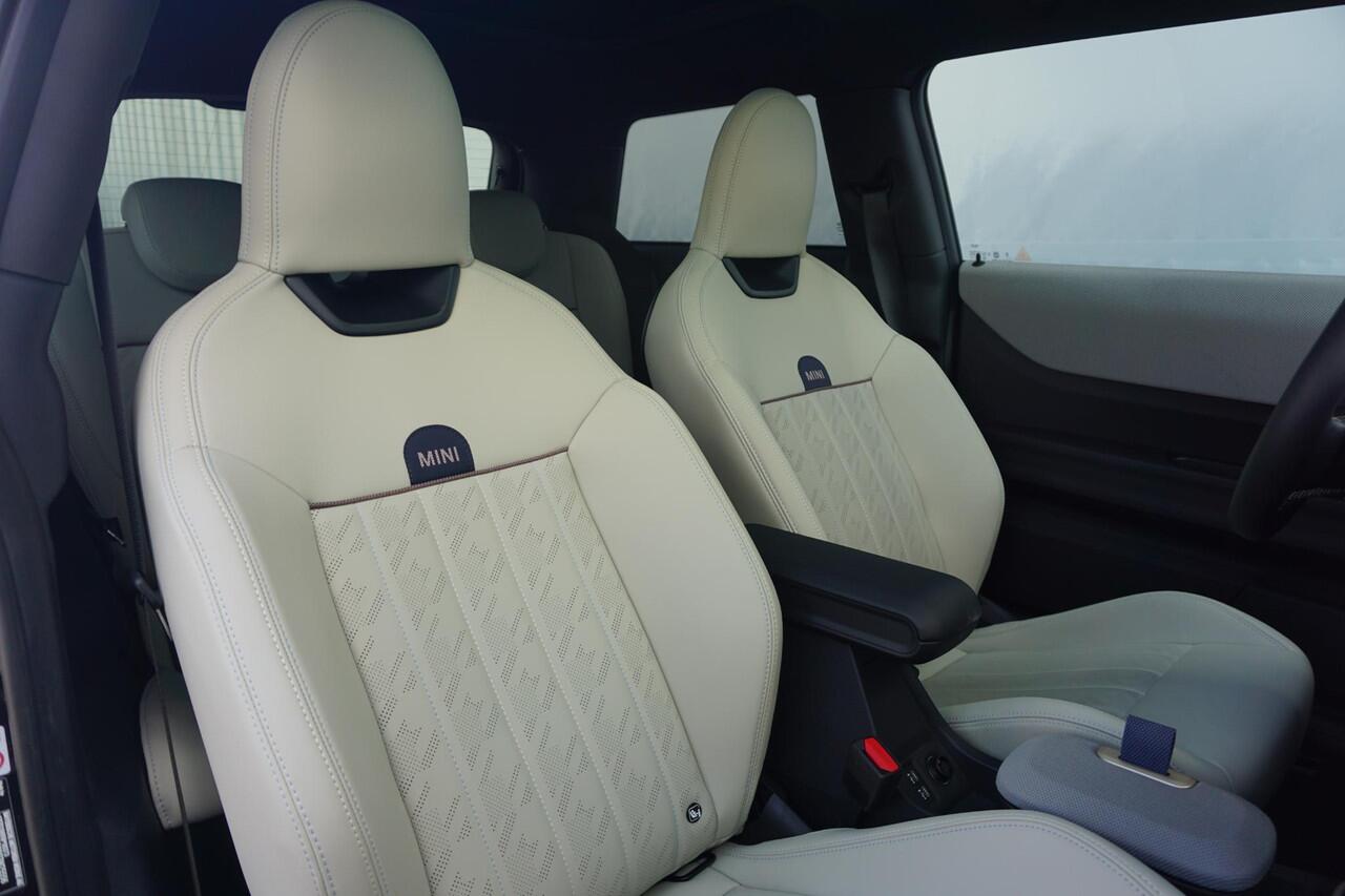 Mini COOPER S 3-deurs | Favoured Uitvoering | Pakket XL | Harman Kardon | Driving Assistant Professional | Head-Up Display | Stoel & Stuurverwarming | Panoramadak