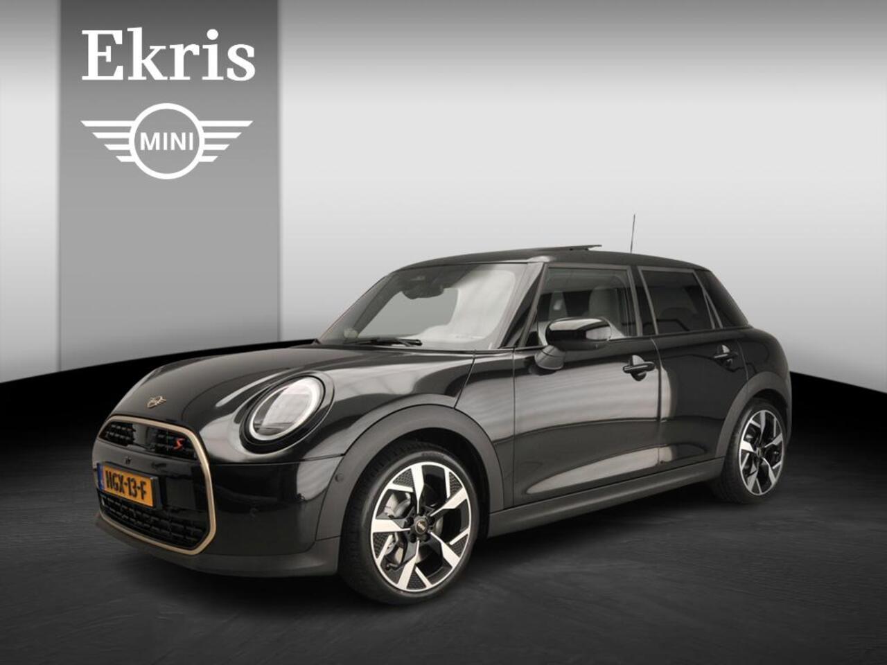 Mini COOPER S 5-deurs Automaat / Panoramadak / Harman-Kardon / JCW stoelen / LED / Active cruise / Alu wielen 18 inch