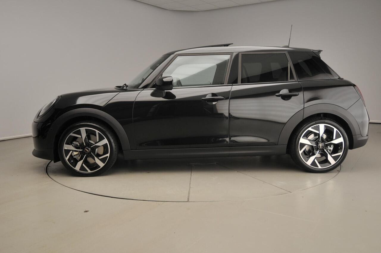 Mini COOPER S 5-deurs Automaat / Panoramadak / Harman-Kardon / JCW stoelen / LED / Active cruise / Alu wielen 18 inch