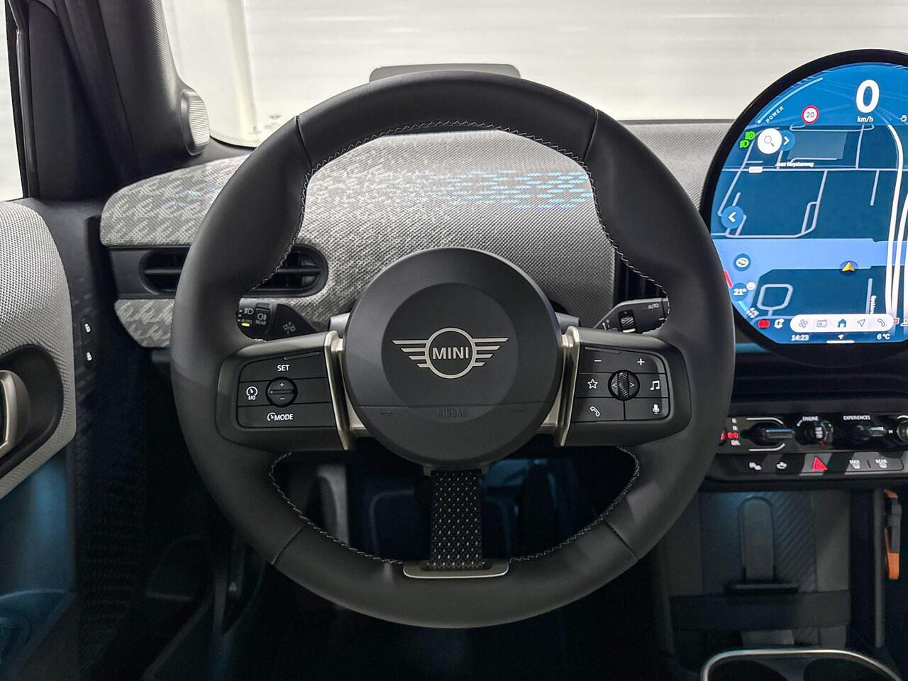 Mini COOPER S 5-Deurs 2.0 Favoured XL | Panoramadak | Head-Up Display | Stoelverwarming