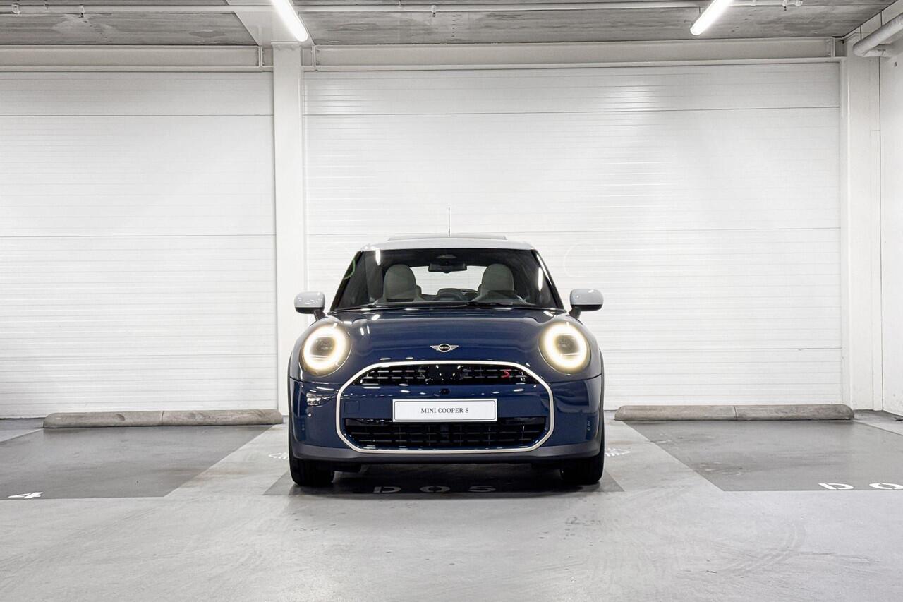 Mini COOPER S 5-Deurs 2.0 Favoured XL | Panoramadak | Head-Up Display | Stoelverwarming
