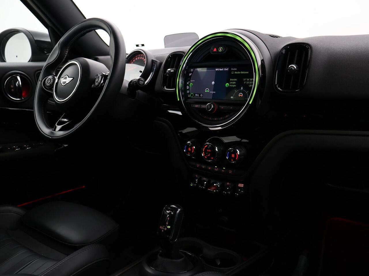 Mini COUNTRYMAN Mini 1.5 COOPER AUT. ORIG. NL CHILI + LEDER | CAMERA | HEAD-UP | LED | HARMAN/KARDON