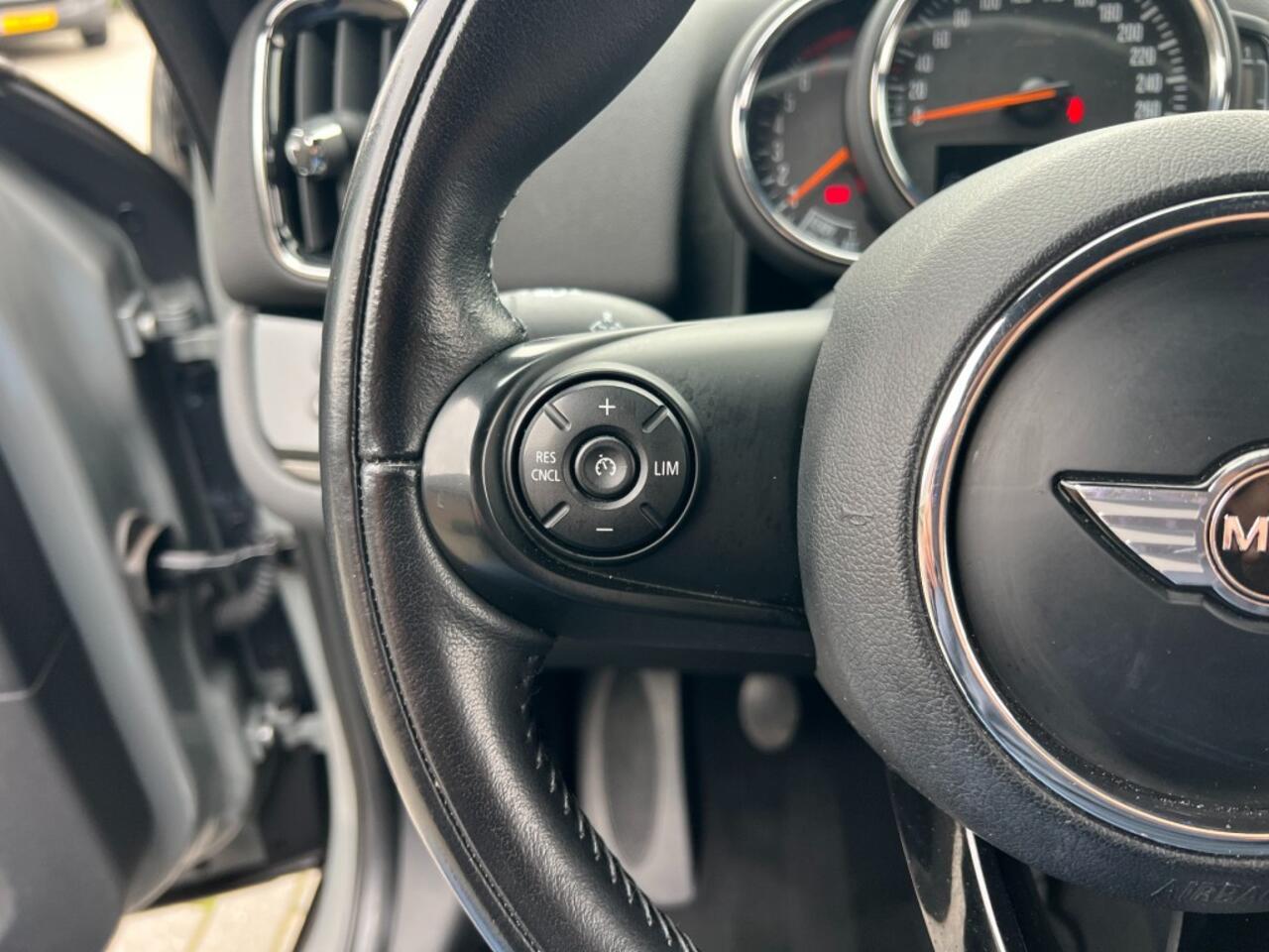 Mini COUNTRYMAN 1.5 Chili Leder Navi Led Moonwalk grey