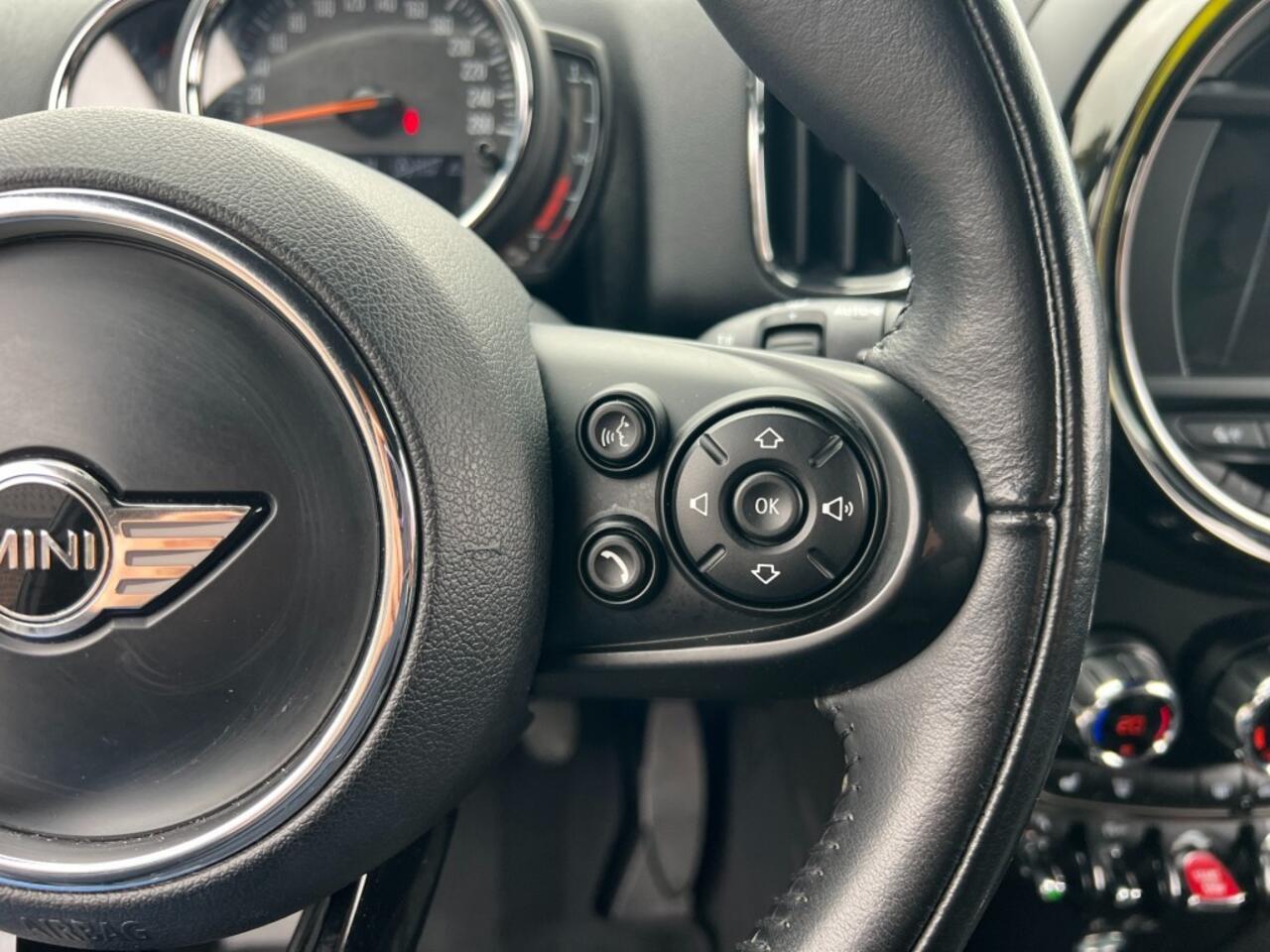 Mini COUNTRYMAN 1.5 Chili Leder Navi Led Moonwalk grey