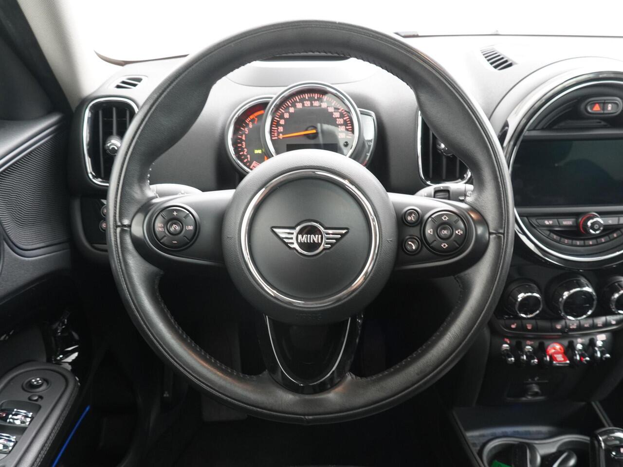 Mini COUNTRYMAN Cooper S Night Jack Edition | Stoelverwarming | Cruise Control | Panoramadak | LED |