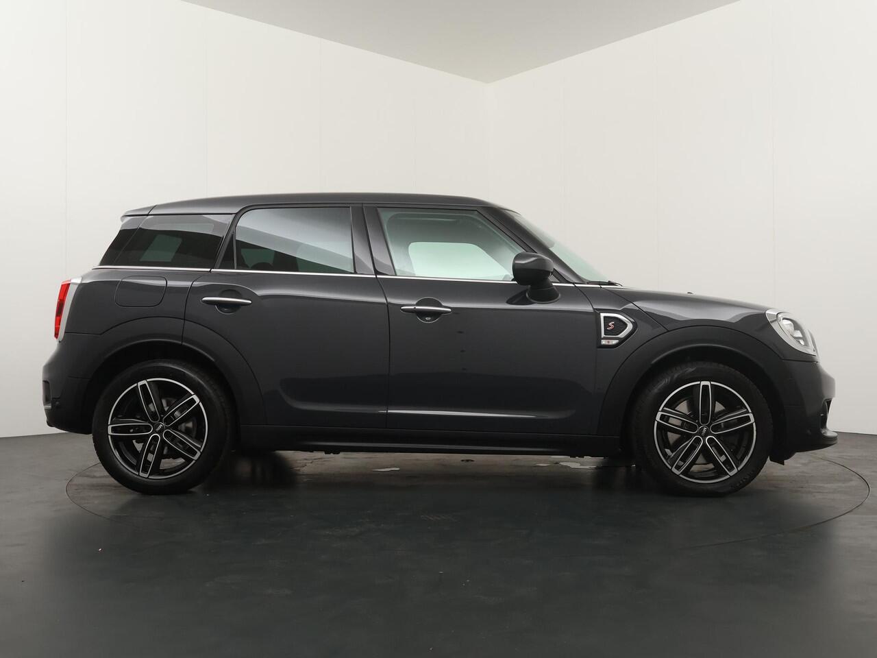 Mini COUNTRYMAN Cooper S Night Jack Edition | Stoelverwarming | Cruise Control | Panoramadak | LED |