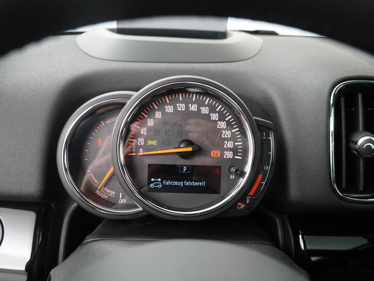 Mini COUNTRYMAN Cooper SE ALL4 Chili | Adaptive Cruise Control | Head-Up | Stoelverwarming | Panoramadak | Elektrisch Verstelbare Stoelen |