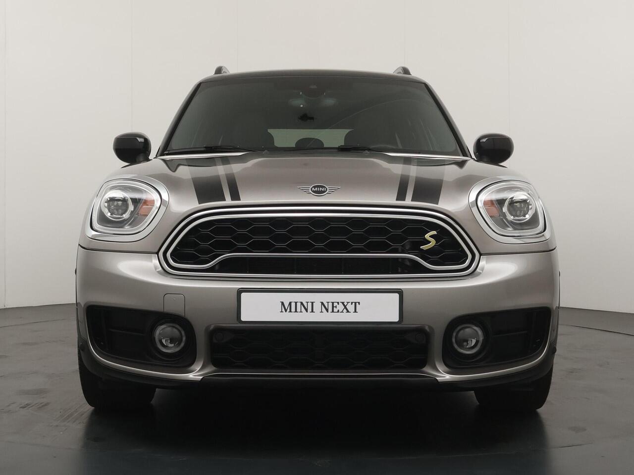 Mini COUNTRYMAN Cooper SE ALL4 Chili | Adaptive Cruise Control | Head-Up | Stoelverwarming | Panoramadak | Elektrisch Verstelbare Stoelen |