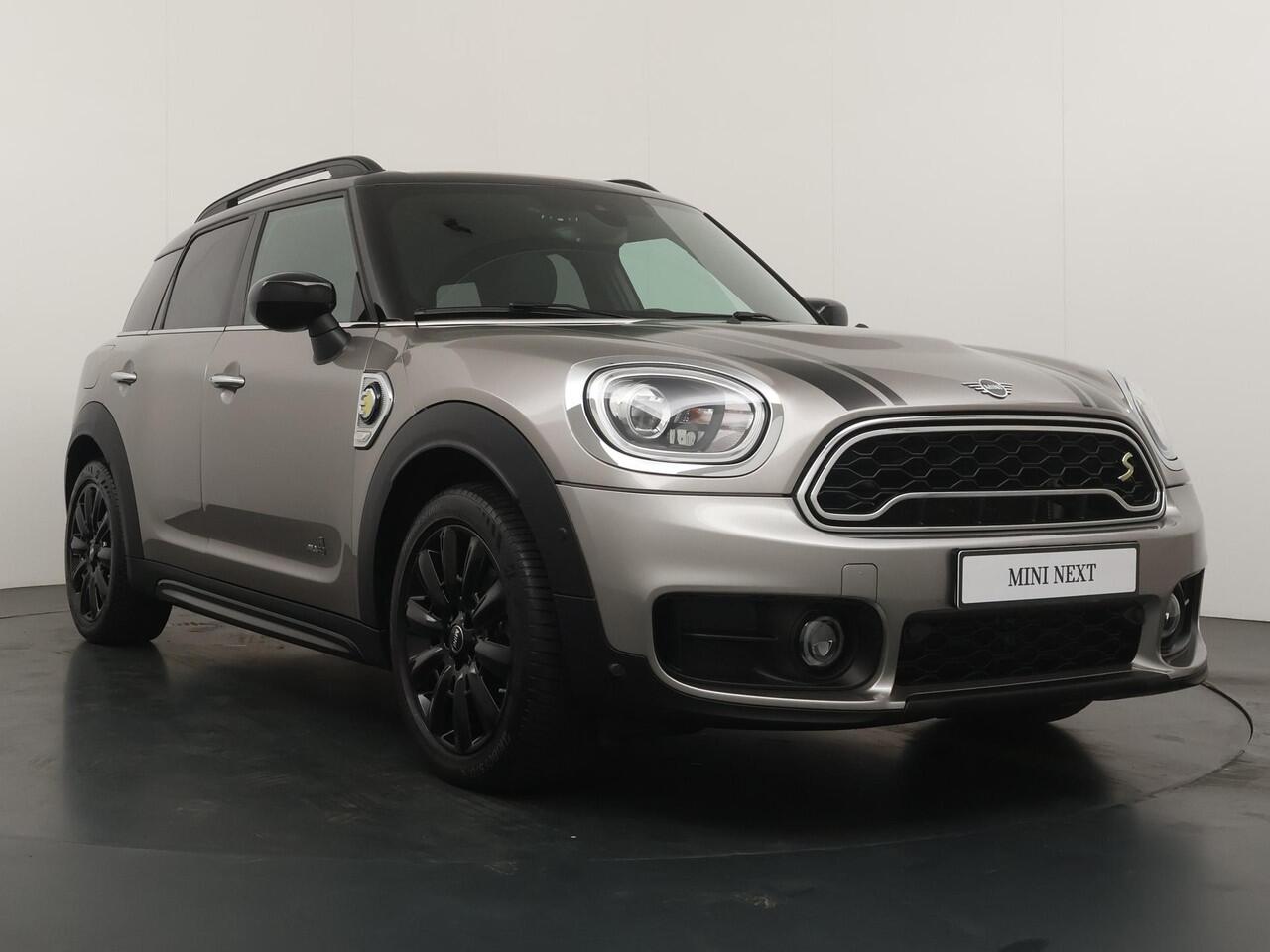 Mini COUNTRYMAN Cooper SE ALL4 Chili | Adaptive Cruise Control | Head-Up | Stoelverwarming | Panoramadak | Elektrisch Verstelbare Stoelen |
