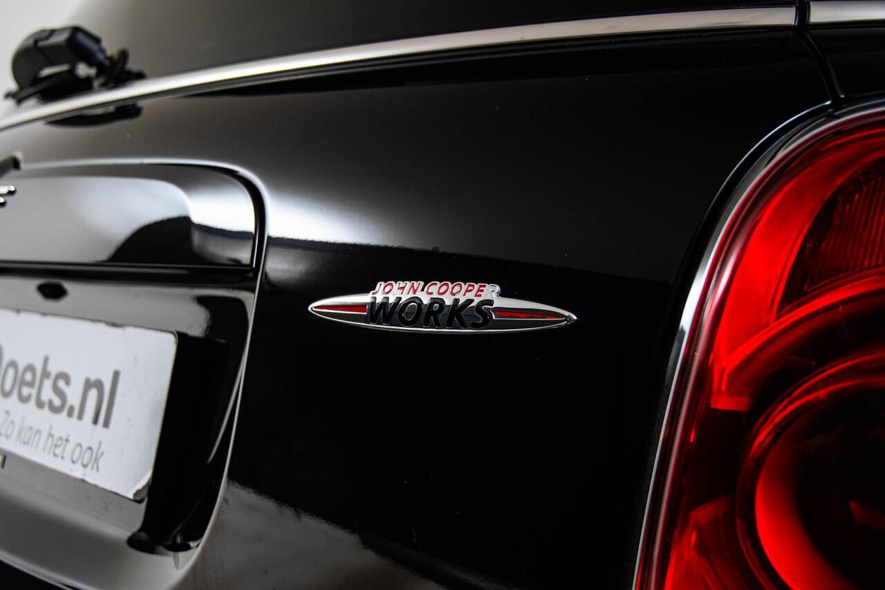 Mini COUNTRYMAN 2.0 John Cooper Works ALL4 Chili Panoramadak - Head-up - Adaptive Cruise Control - Harman Kardon - Camera - Stoelverwarming - Navigatiesysteem - Park Assistant