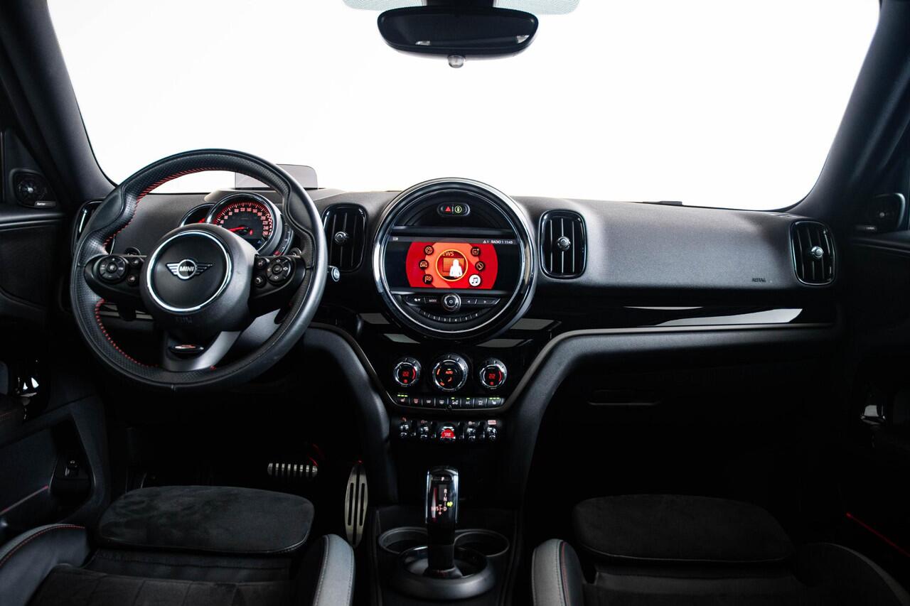 Mini COUNTRYMAN 2.0 John Cooper Works ALL4 Chili Panoramadak - Head-up - Adaptive Cruise Control - Harman Kardon - Camera - Stoelverwarming - Navigatiesysteem - Park Assistant
