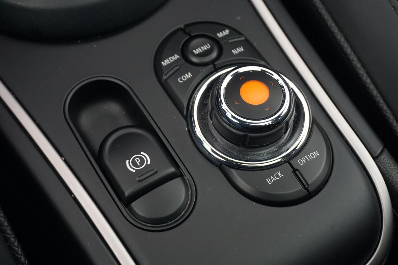 Mini COUNTRYMAN Cooper SE ALL4 Chili | Comfort Access | Head-Up Display | Harman Kardon | Driving Assistant | Stoelverwaming | MINI Yours Leer