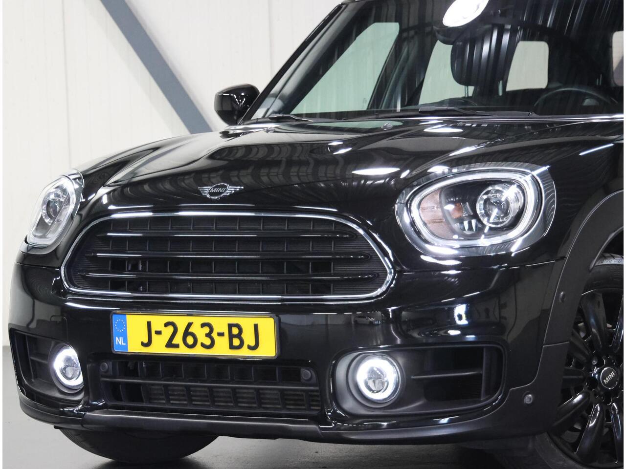 Mini COUNTRYMAN Mini 136PK Cooper Pepper | 1ste eigenaar | HarmanKardon | Armsteun | Climate Control | Cruise Control | 18"LMV | Navigatie | FULL LED | Parkeersensoren VOOR+Achter | Sfeerverlichting | Isofix |
