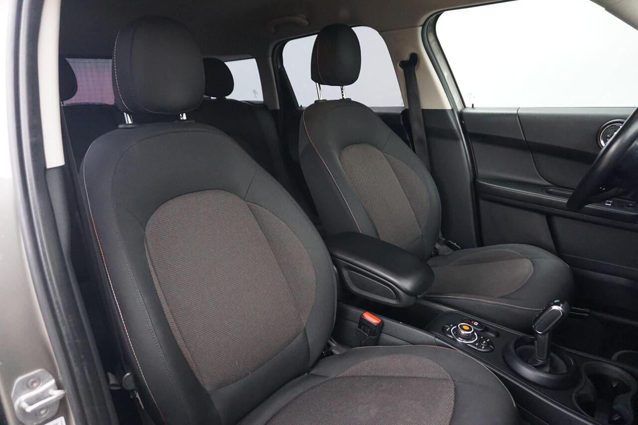 Mini COUNTRYMAN One Business Edition | Cruise Control | Parkeersensoren Achter | Connected Navigation