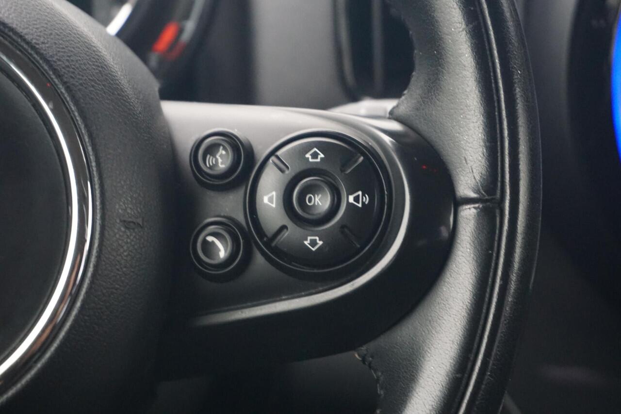 Mini COUNTRYMAN One Business Edition | Cruise Control | Parkeersensoren Achter | Connected Navigation