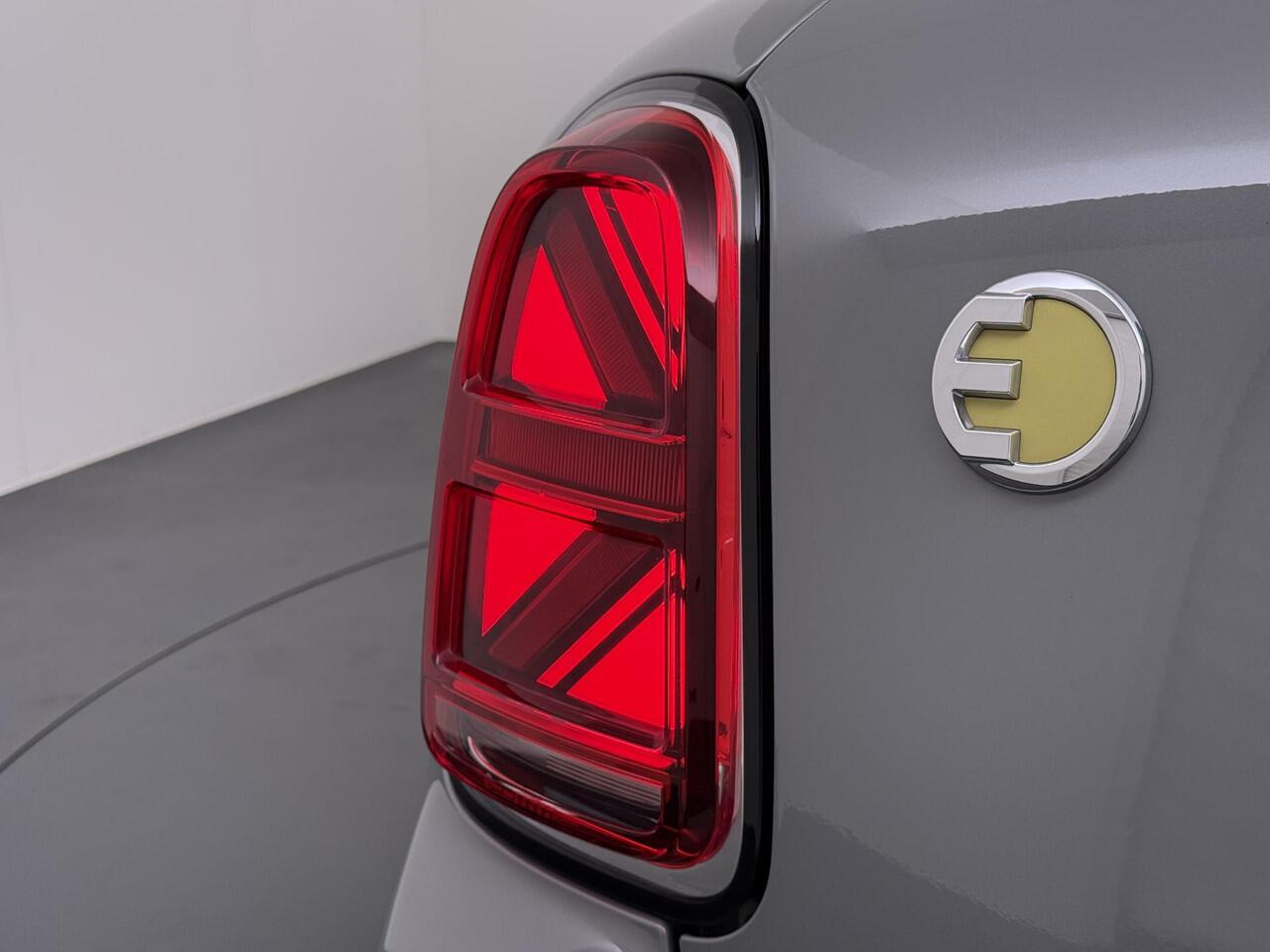 Mini COUNTRYMAN Mini 1.5 Cooper S E ALL4 VAN ¤ 28.900,- VOOR ¤ 24.877 ,- UW LENTEVOORDEEL ¤ 4.023,-PHEV Plug-in Hybride | Direct Rijklaar & Leverbaar | Panorama Dak | Stoelverwarming | Adaptieve Cruise Control | CarPlay & Camera | 12 Mnd BOVAG Garantie