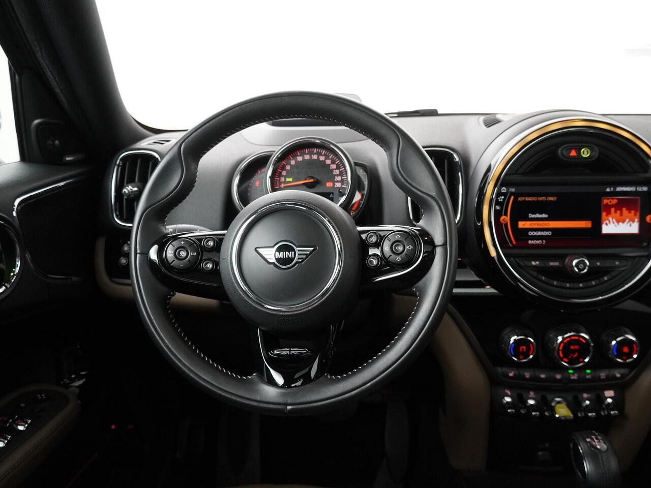 Mini COUNTRYMAN Cooper SE ALL4 Chili | Achteruitrijcamera | Panoramadak | Stoelverwarming | Adaptive Cruise Control | Harman Kardon |