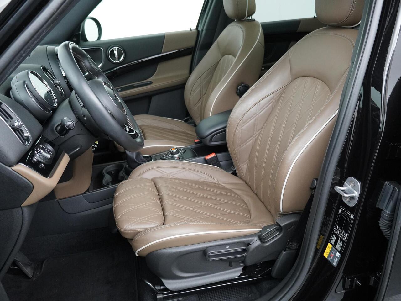 Mini COUNTRYMAN Cooper SE ALL4 Chili | Achteruitrijcamera | Panoramadak | Stoelverwarming | Adaptive Cruise Control | Harman Kardon |