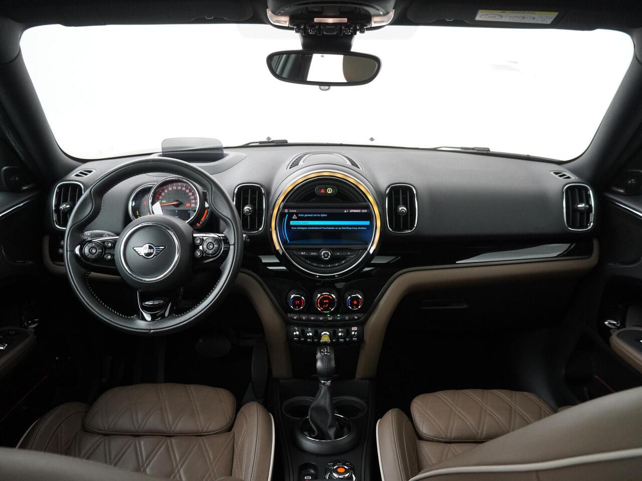 Mini COUNTRYMAN Cooper SE ALL4 Chili | Achteruitrijcamera | Panoramadak | Stoelverwarming | Adaptive Cruise Control | Harman Kardon |