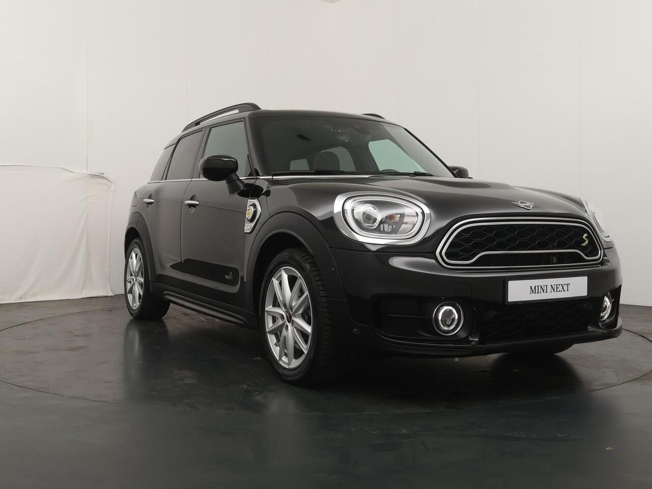 Mini COUNTRYMAN Cooper SE ALL4 Chili | Achteruitrijcamera | Panoramadak | Stoelverwarming | Adaptive Cruise Control | Harman Kardon |