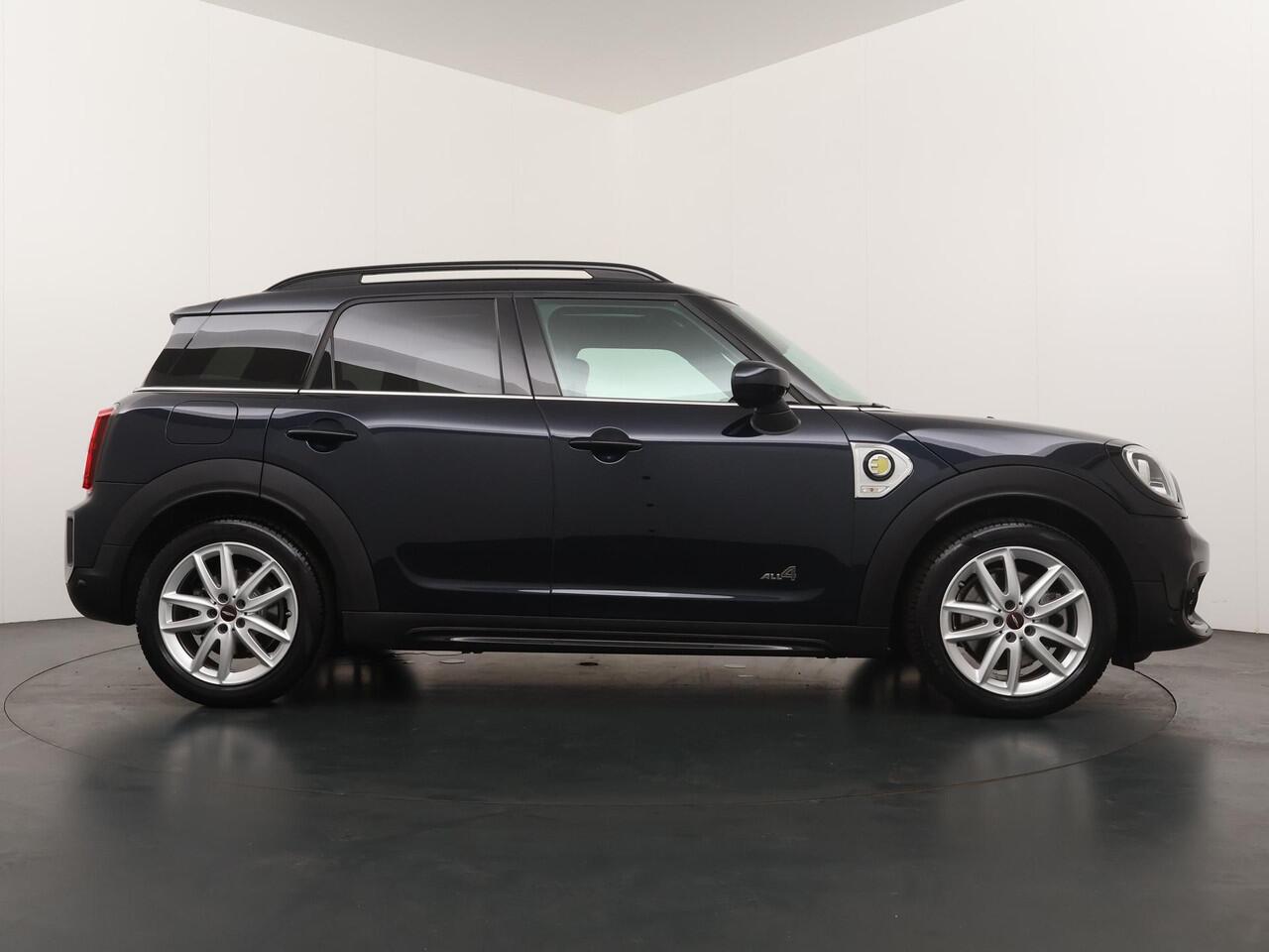 Mini COUNTRYMAN Cooper SE ALL4 John Cooper Works | Achteruitrijcamera | Panoramadak | Stuurwielverwarming | Head-Up Display | John Cooper Works uitvoering |